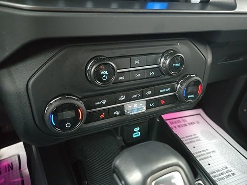 Used 2025 Ford Bronco Big Bend image 53