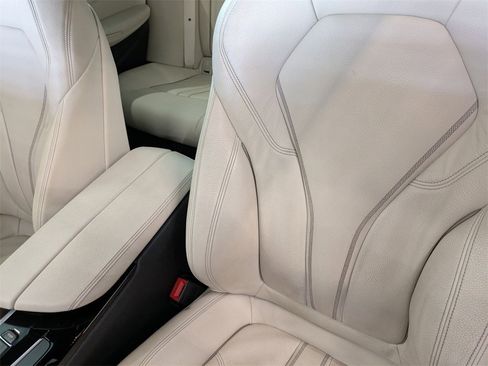 Used 2017 BMW 540i xDrive image 16