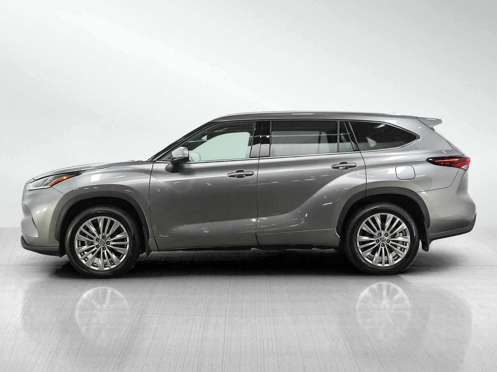 Used 2026 Toyota Highlander Platinum AWD/4WD image 2