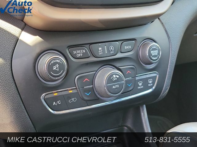 Used 2017 Jeep Cherokee Limited w/ Trailer Tow Group AWD/4WD image 17