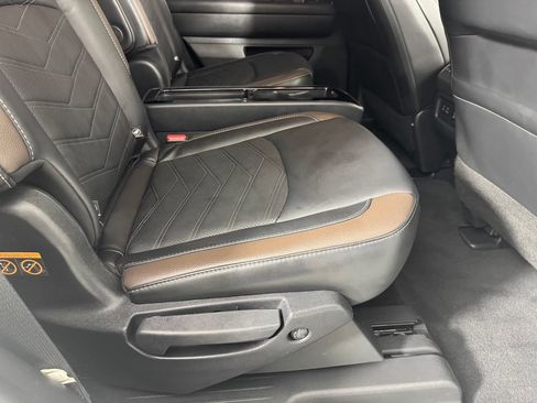 Used 2024 Nissan Pathfinder Platinum FWD image 33