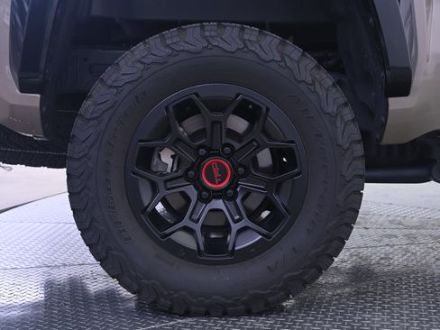 Used 2025 Toyota Tacoma TRD Pro AWD/4WD image 13
