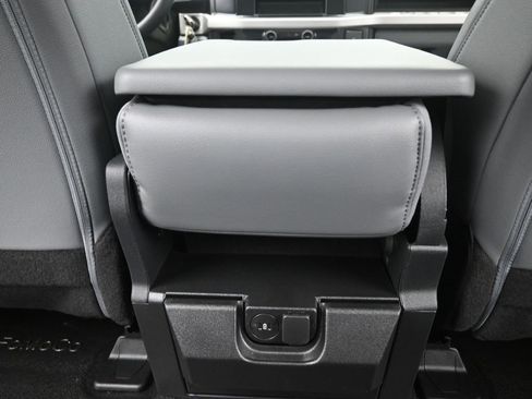 New 2025 Ford F250 XL w/ XL Off-Road Package image 12