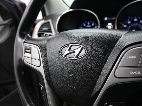 Used 2018 Hyundai Santa Fe Limited image 16