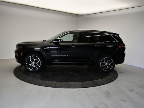 Used 2023 Jeep Grand Cherokee Summit AWD/4WD image 2
