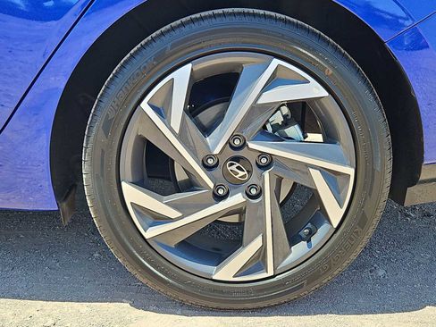 Certified 2025 Hyundai Elantra SEL FWD image 13