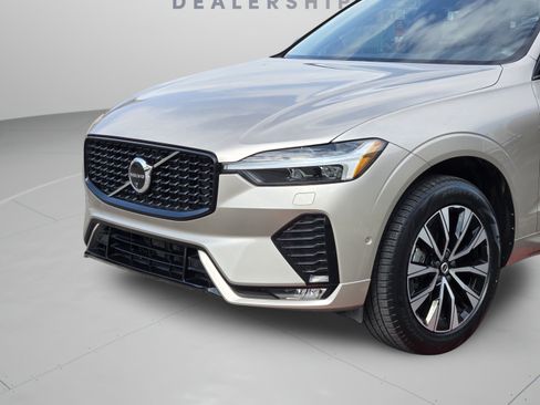 Used 2024 Volvo XC60 B5 Plus w/ Protection Package Premier AWD/4WD image 32