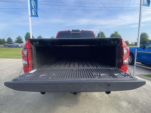 Used 2021 Nissan Titan PRO-4X w/ Pro-4x Convenience Package AWD/4WD image 9