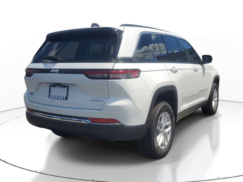 New 2026 Jeep Grand Cherokee Laredo RWD image 4