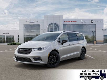 New 2026 Chrysler Pacifica Select w/ S Appearance Package