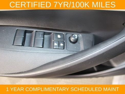 Used 2025 Toyota Corolla LE FWD image 17
