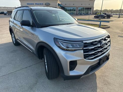 Used 2025 Ford Explorer Active RWD image 17