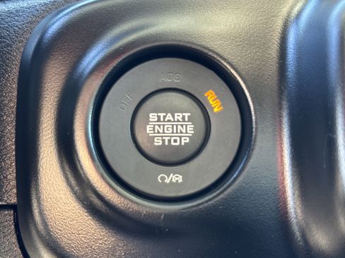 Used 2021 Jeep Gladiator Sport image 22