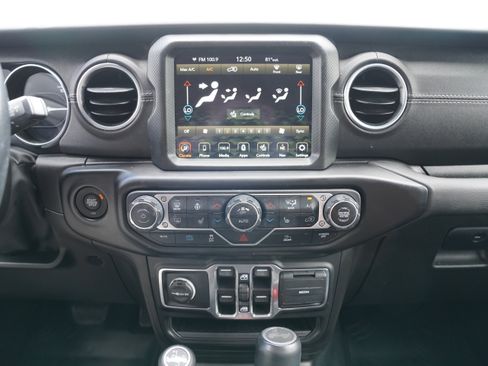 Used 2022 Jeep Wrangler Unlimited Sahara w/ Cold Weather Group AWD/4WD image 21