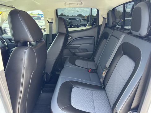 Used 2022 Chevrolet Colorado Z71 AWD/4WD image 13