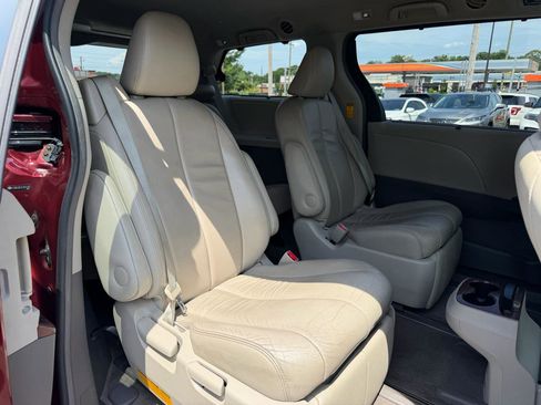 Used 2014 Toyota Sienna XLE AWD/4WD image 25