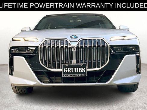 Used 2025 BMW 740i image 5