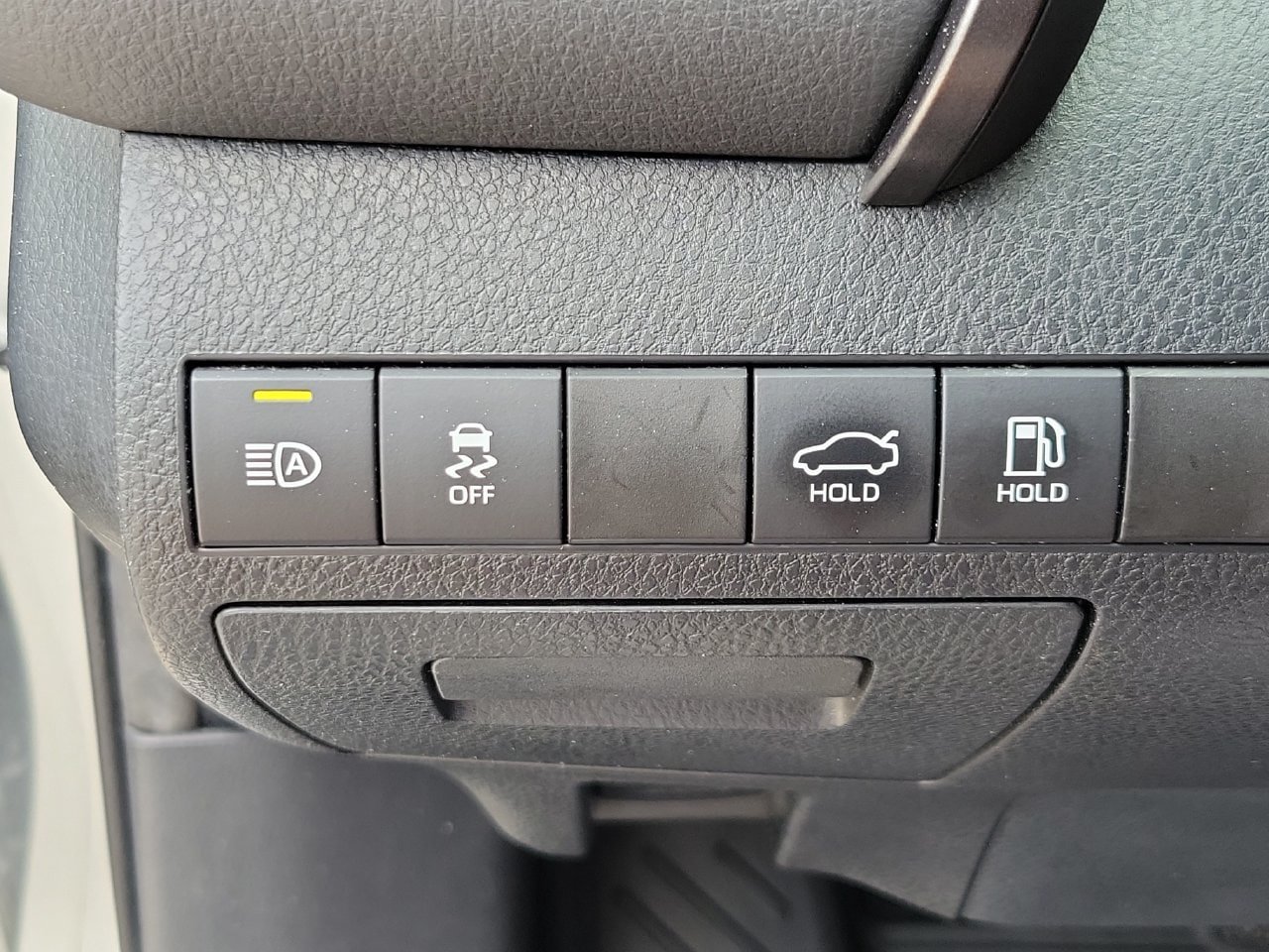 Used 2019 Toyota Camry LE FWD image 31