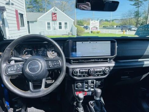 Used 2024 Jeep Wrangler Unlimited Rubicon 392 AWD/4WD image 24