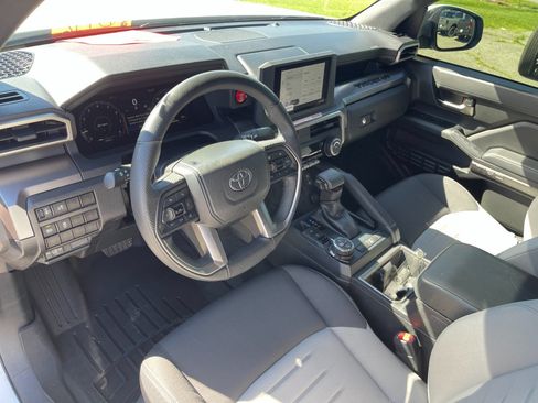 Used 2024 Toyota Tacoma TRD Off-Road AWD/4WD image 10
