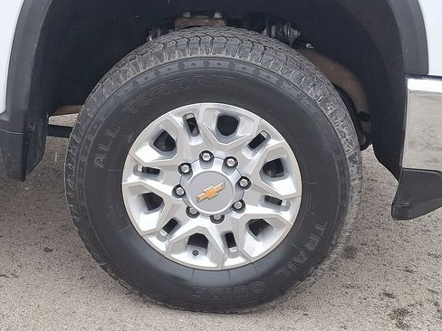 Used 2024 Chevrolet Silverado 3500 LT image 8