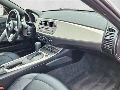Used 2004 BMW Z4 2.5i RWD image 19