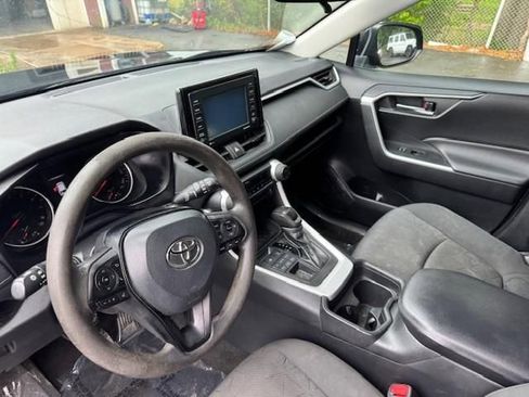 Used 2021 Toyota RAV4 XLE image 10