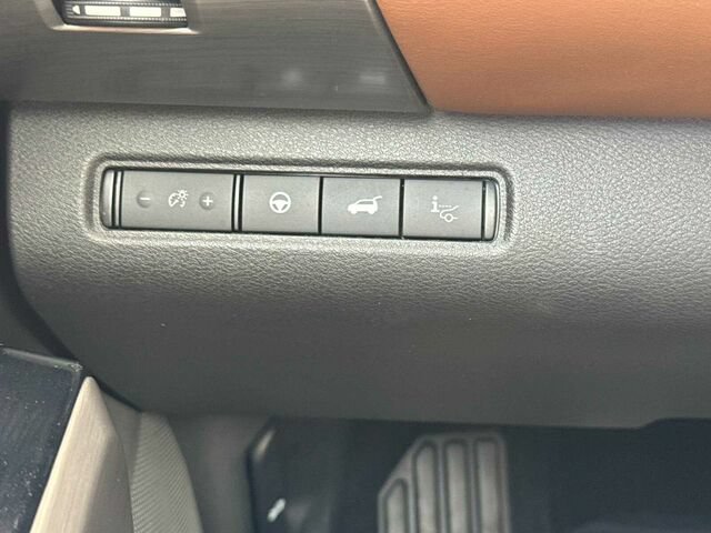 Used 2024 Nissan Pathfinder Platinum AWD/4WD image 33