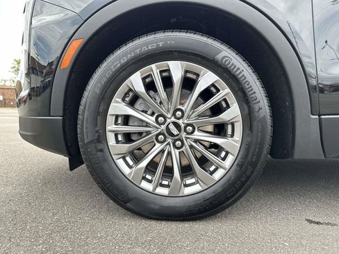 Certified 2025 Cadillac XT4 Premium Luxury AWD/4WD image 11