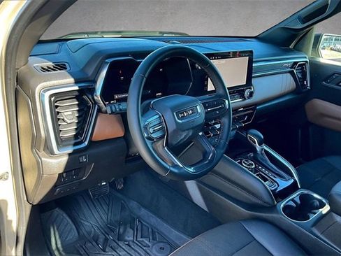 Used 2024 GMC Canyon AT4 w/ Technology Package image 10