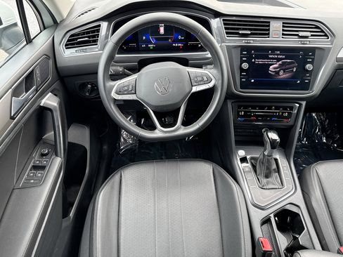 Used 2023 Volkswagen Tiguan SE image 15