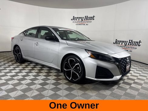 Used 2024 Nissan Altima 2.5 SR w/ SR Premium Package FWD image 4
