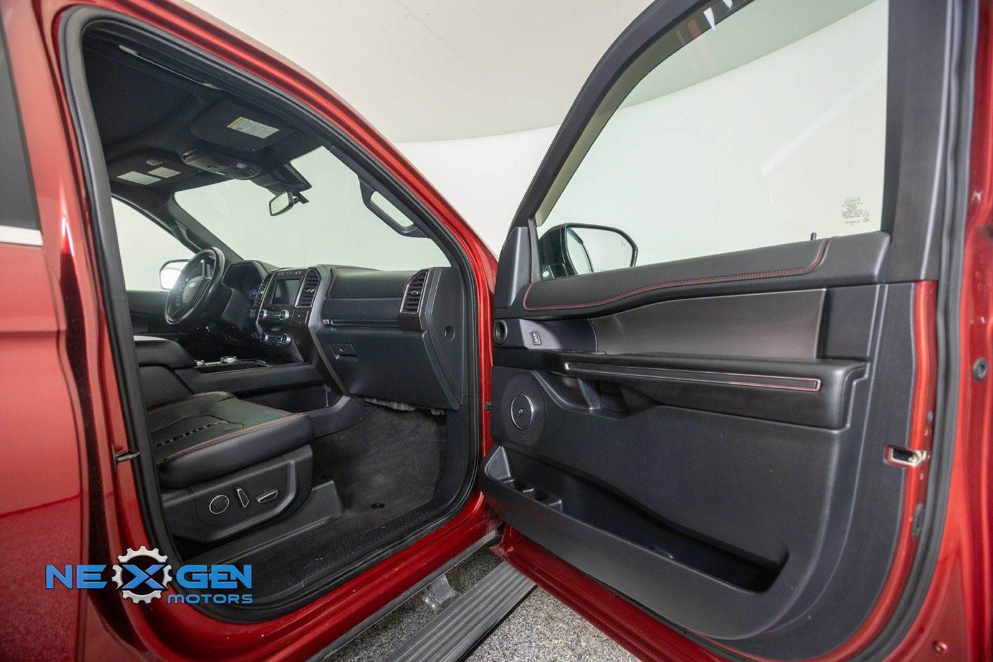 Used 2019 Ford Expedition Limited w/ Equipment Group 303A AWD/4WD image 7