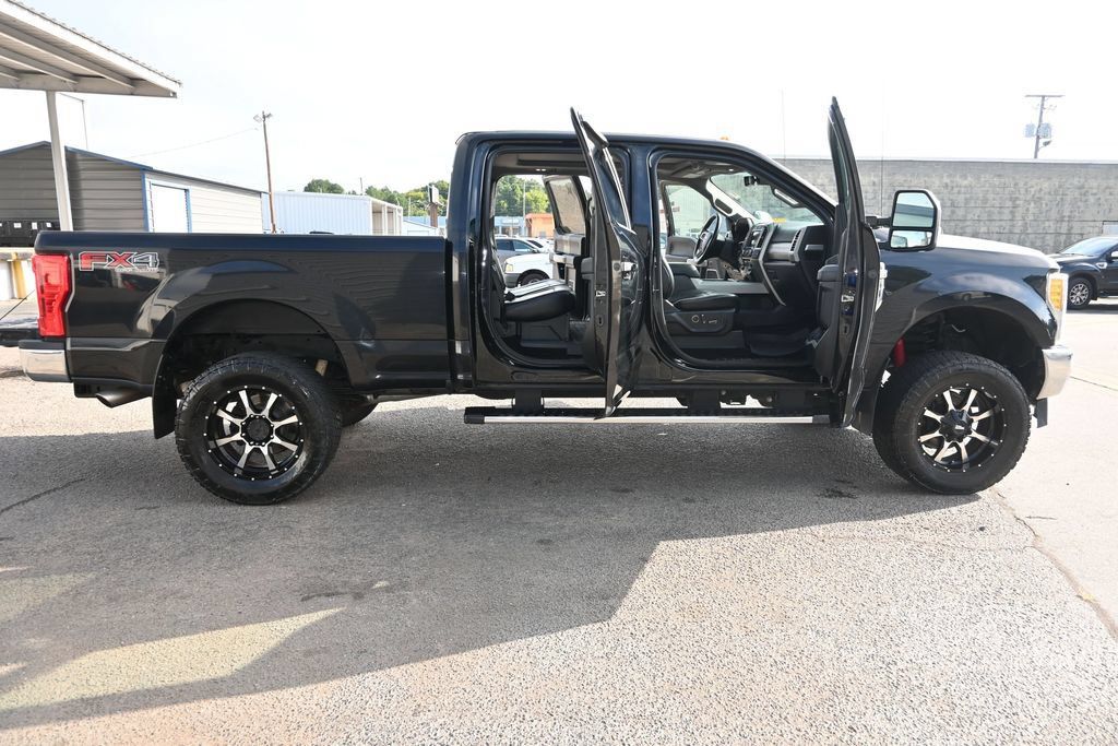 Used 2017 Ford F350 Lariat AWD/4WD image 4