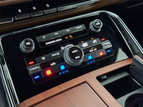 Used 2023 Lincoln Navigator Reserve AWD/4WD image 18