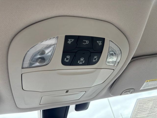 Used 2019 Chrysler Pacifica Touring-L Plus w/ Tire & Wheel Group FWD image 21