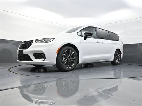 New 2026 Chrysler Pacifica Select image 19