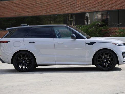 Used 2024 Land Rover Range Rover Sport Dynamic SE AWD/4WD image 4