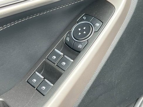 Used 2023 Ford Explorer XLT w/ Equipment Group 202A AWD/4WD image 21