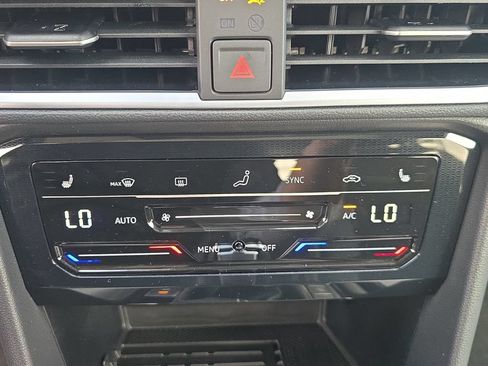 New 2026 Volkswagen Taos SE FWD image 23