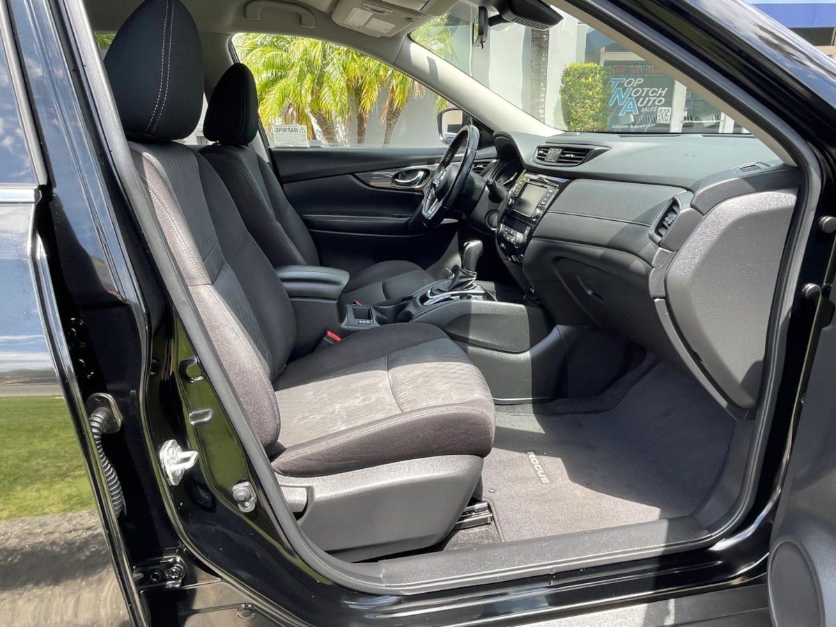 Used 2020 Nissan Rogue SV FWD image 21