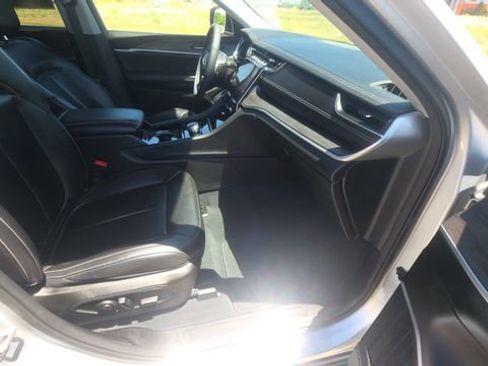 Used 2023 Jeep Grand Cherokee L Limited RWD image 29