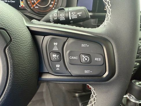 Used 2025 Jeep Wrangler Unlimited Rubicon image 26