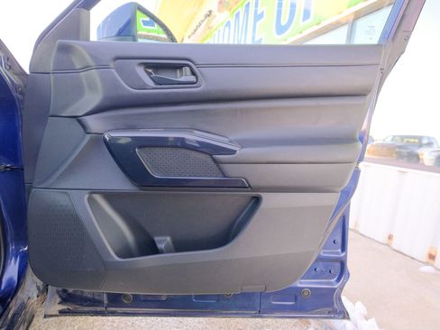 Used 2025 Nissan Pathfinder SV image 17