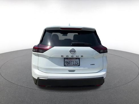 Used 2025 Nissan Rogue SV AWD/4WD image 12