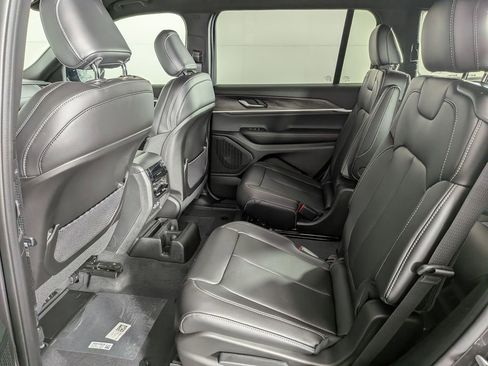 New 2025 Jeep Grand Cherokee L Limited w/ Trailer Tow Package image 33