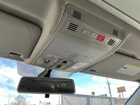 Used 2018 Volkswagen Tiguan SE w/ Panoramic Sunroof Package image 15