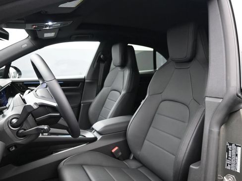 New 2026 Porsche Macan 4 Electric AWD/4WD image 5
