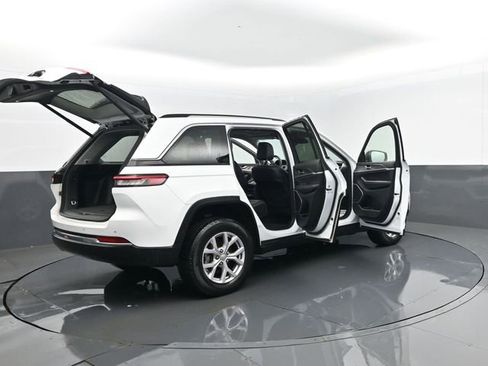 Used 2022 Jeep Grand Cherokee Limited AWD/4WD image 31