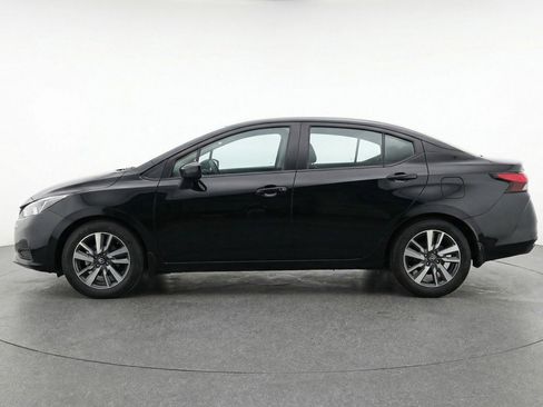 Used 2025 Nissan Versa SV FWD image 5